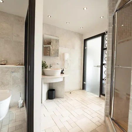Roundhill Estate *